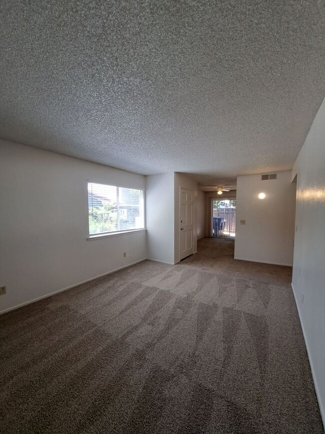 Building Photo - 4779 N Cedar Ave