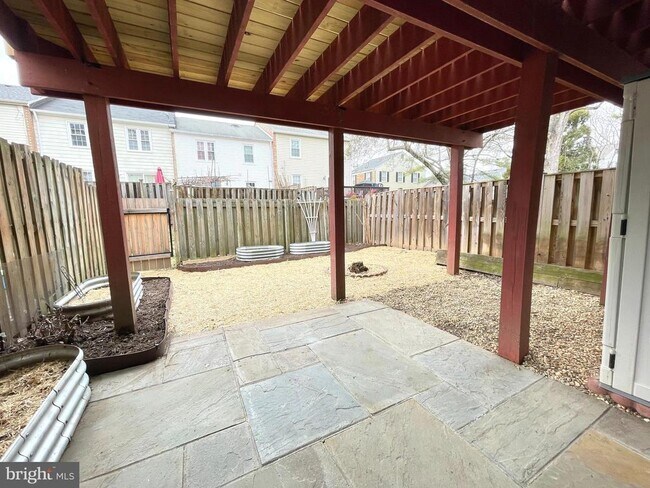 Building Photo - 27 Chantilly Ct