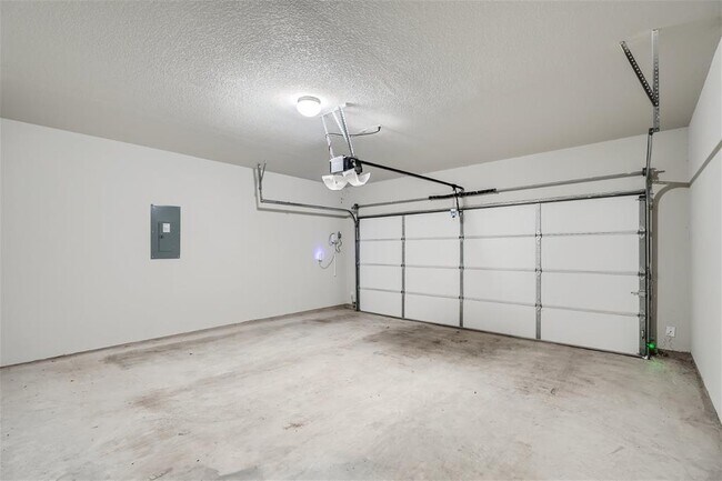 Building Photo - 105 Appleberry Ln