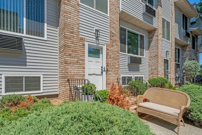 Building Photo - 228 Johnson