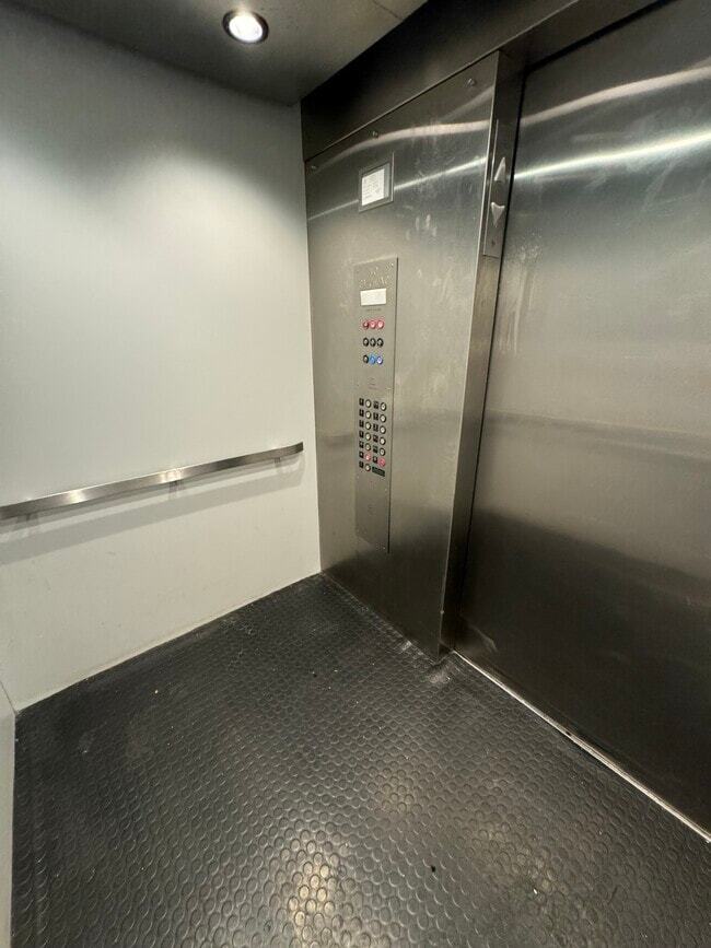 Building Photo - 41 Boylston St