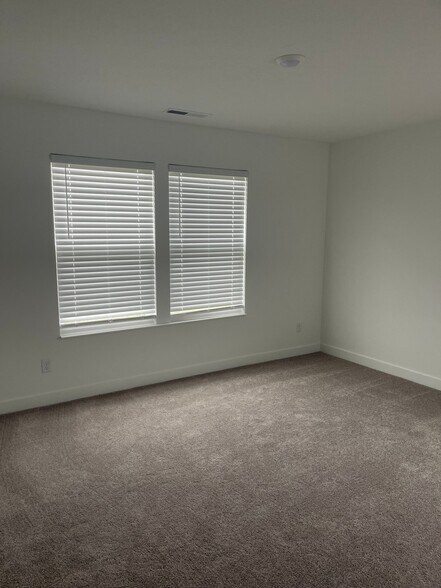 Building Photo - 1717 Woods Edge Dr