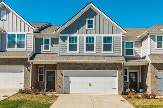 Building Photo - AVAILABLE NOW in Foxland Crossing