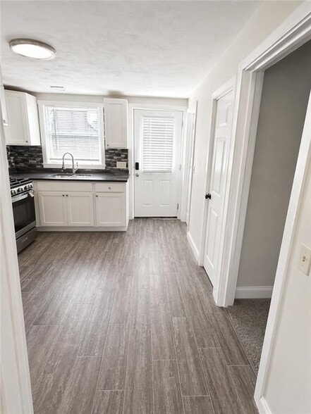 Building Photo - 85 Pleasant St