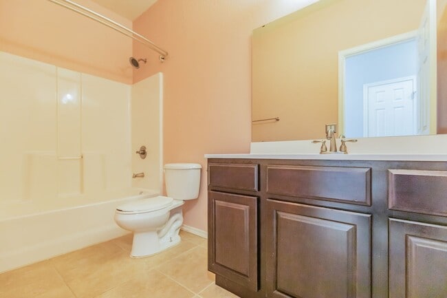 Building Photo - Inviting 4 Bed 2 Bath Home - Solar Panels & In The Golf Course Area!
