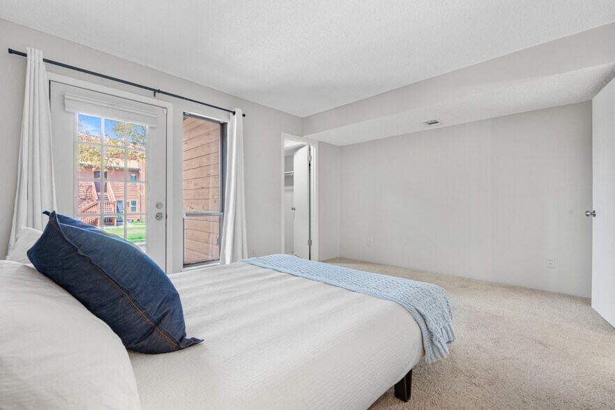 Large bedroom with wall-in closet and back patio - 540 S Forest St
