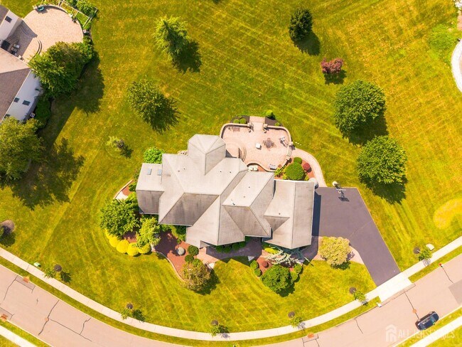 Building Photo - 19 Meadowlark Dr