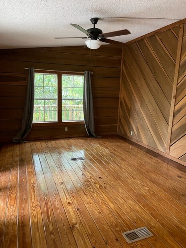 Building Photo - Rustic home in Citronelle