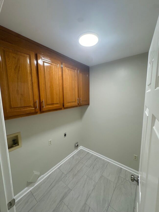 Building Photo - 2322 Magna Carta Pl SW