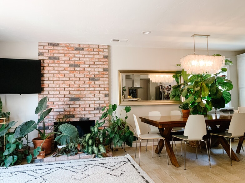 Building Photo - 9761 Roe Dr.