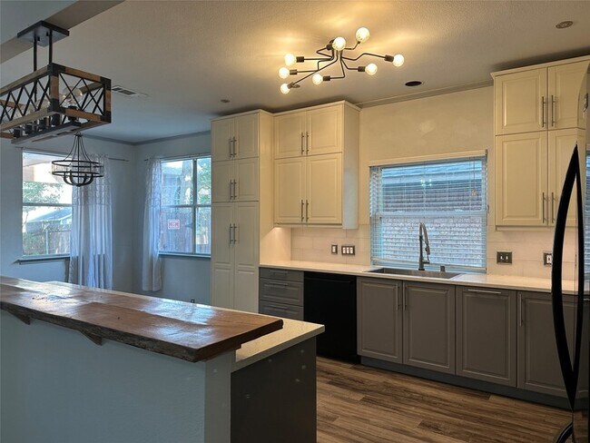 Building Photo - 1905 Barrens Cir