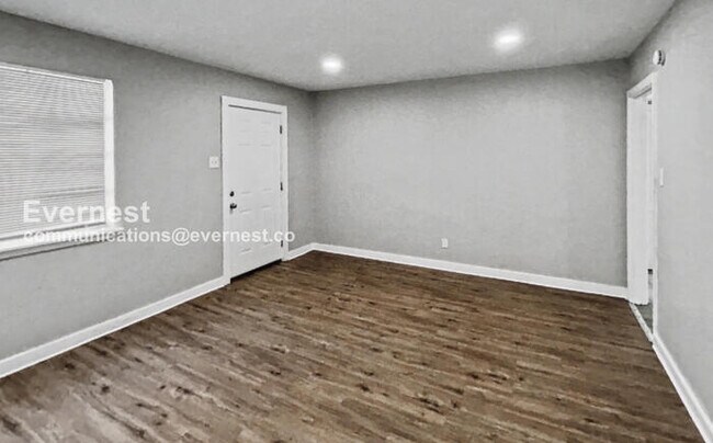 Building Photo - 1018 4th Ave W