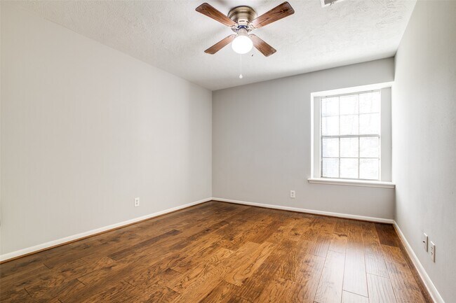 Building Photo - 24 E Torch Pine Cir