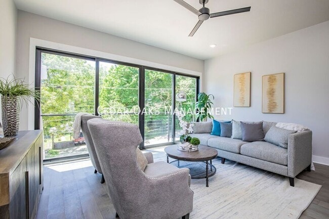 Building Photo - 118 E Mountain St