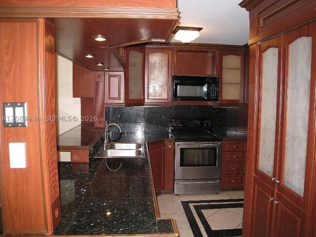 Building Photo - 447 Lakeview Dr