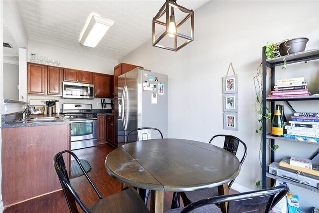 Building Photo - 410 Lantern Ln