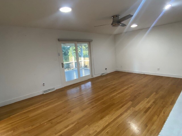 Family Room - 8824 Oneal Rd