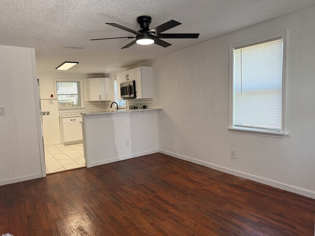 Building Photo - 239 Jenks St