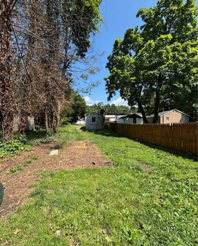 Building Photo - 617 E Chestnut St