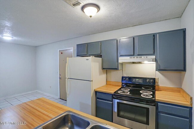 Building Photo - 757 Sandy Ln