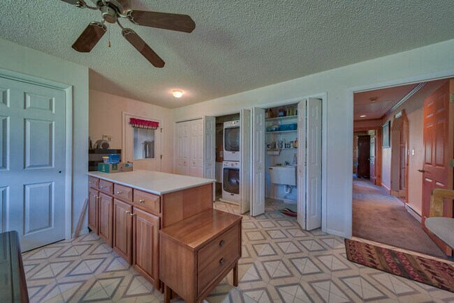 Building Photo - 9 Juniper Ln