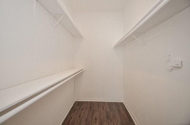 Building Photo - 2255 Braeswood Park Dr