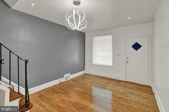 Building Photo - 614 S 18 1/2 St