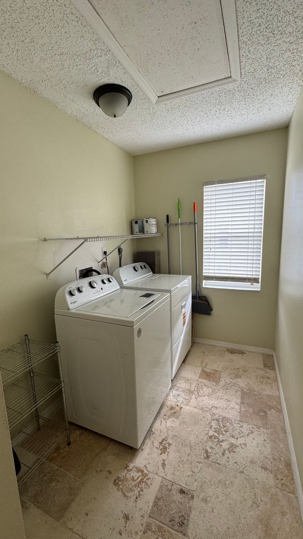 Building Photo - Berkshire Lakes, 2nd Floor, Corner Unit for Annual Lease