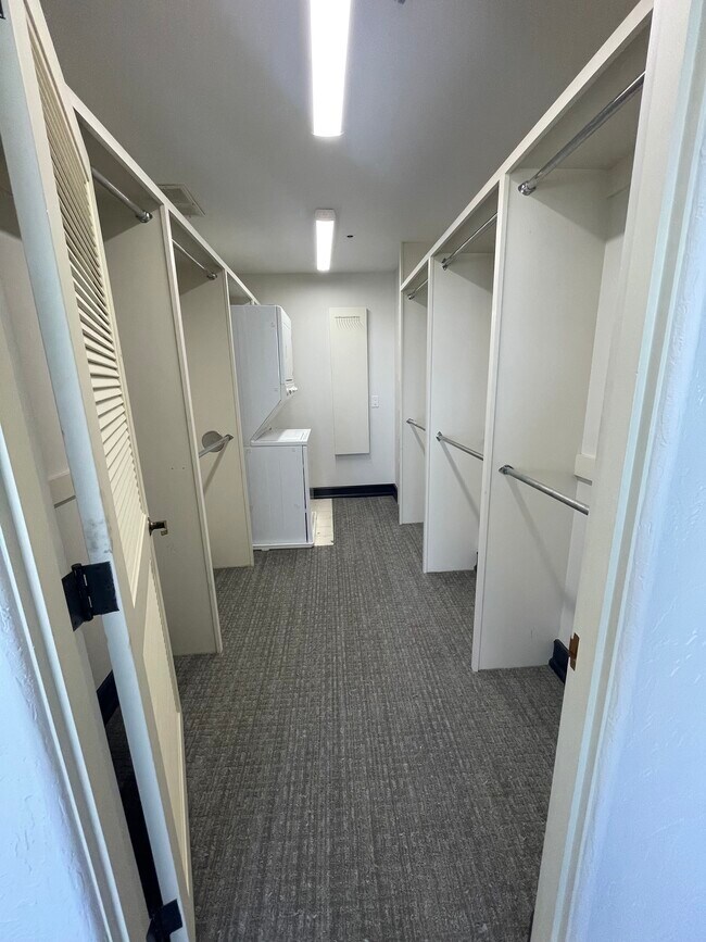 Building Photo - 350 S John Q Hammons Pky