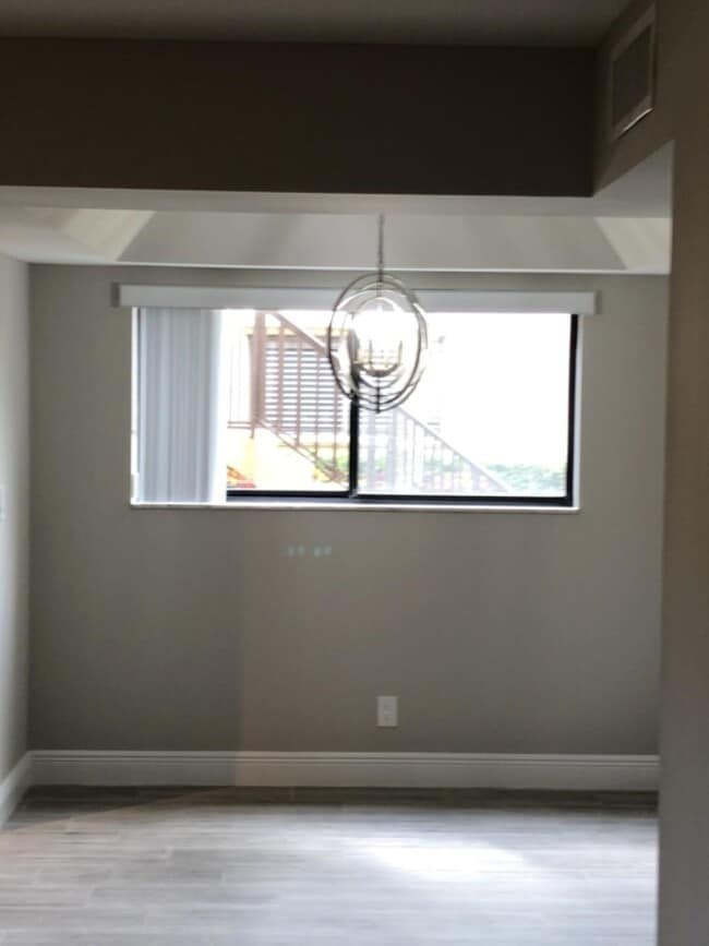 Building Photo - 15090 Ashland Pl