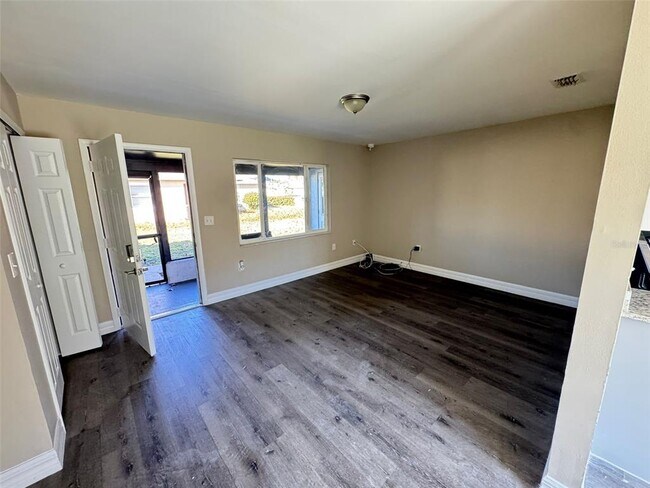 Building Photo - 504 Blackbird Ln