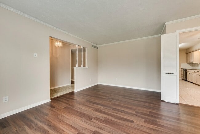 Building Photo - 2240 Babalos Ln