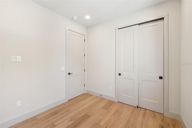 Building Photo - 1412 S Moody Ave