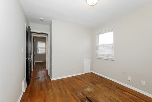 Building Photo - 4914 Lincoln Ave