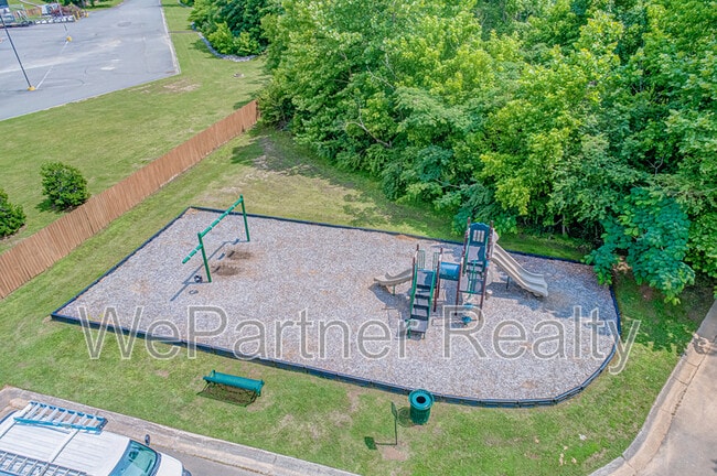 Building Photo - 9 N Rim Dr