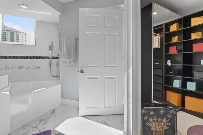 Building Photo - 3370 Hidden Bay Dr