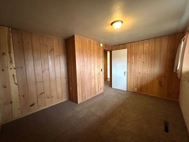 Building Photo - Spacious Home in the Country for Rent