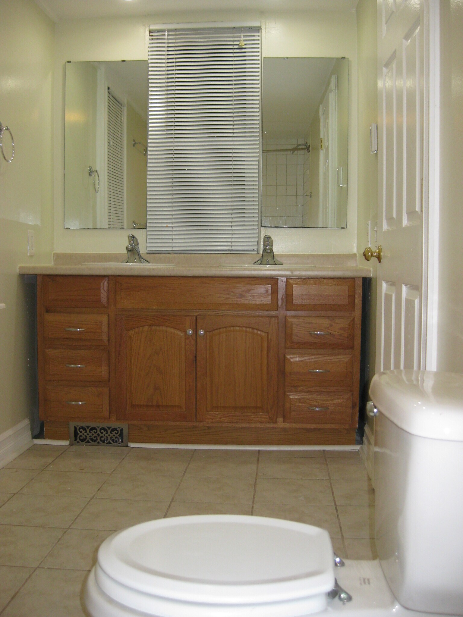 Building Photo - 54 Hartsen St