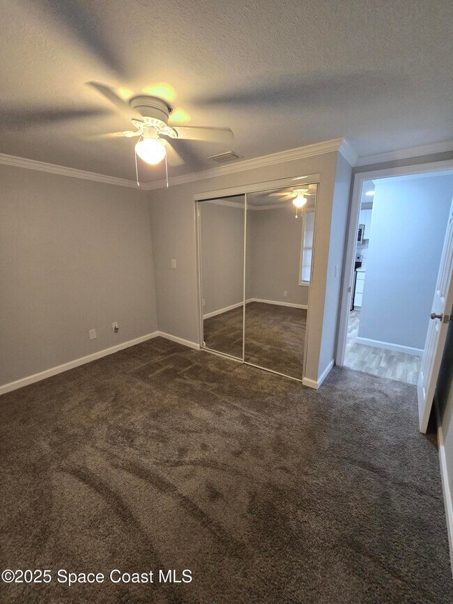 Building Photo - 1700 Bottlebrush Dr