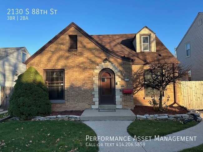 Primary Photo - Stunning 3br 2ba brick single family house...