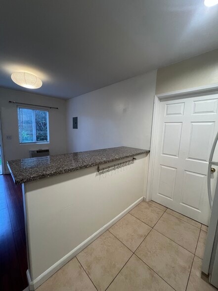 Kitchen Counter - 1950 S Bentley Ave