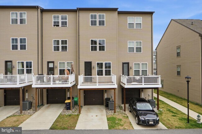 Building Photo - 211 Phoenix Dr