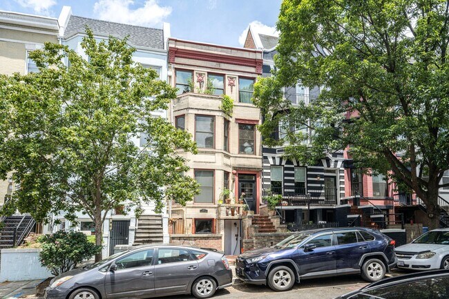 Primary Photo - Available now! 2 Bed 2 Bath in Adams Morga...
