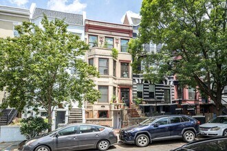 Building Photo - 1/2 Off One Months for a Lease Start by 9/...