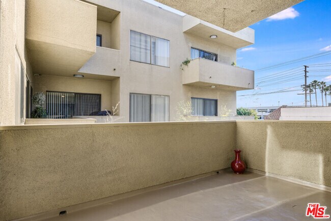 Building Photo - 1727 S Bentley Ave