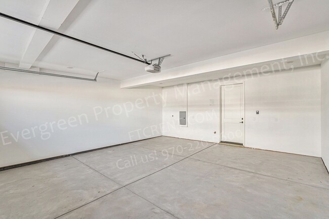 Building Photo - Beautiful Townhome in Kechter Farms!