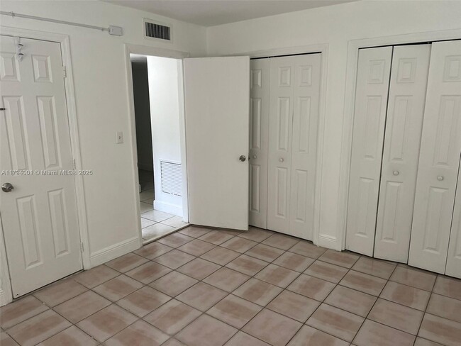 Building Photo - 9203 NW 38th Dr
