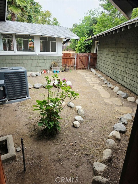 Building Photo - 2121 Garfield Ave