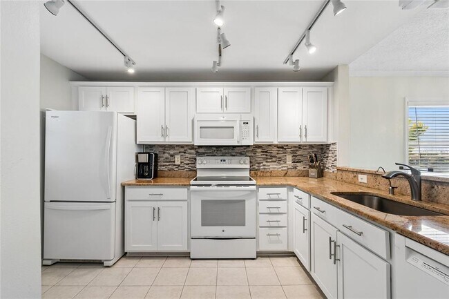 Building Photo - 719 Pinellas Bayway S