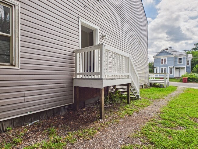 Building Photo - 529 Harrison St